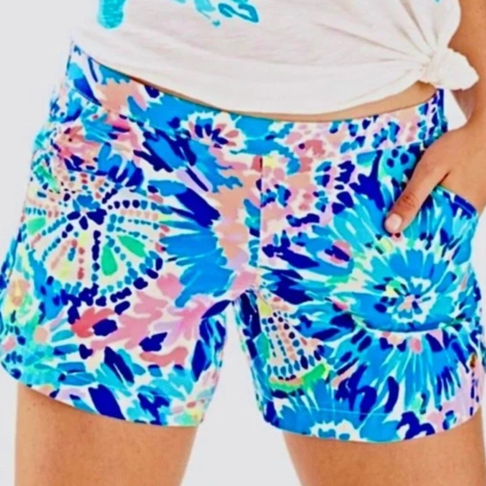Lilly Pulitzer Ocean View Board Shorts in Multi Dive In Blue